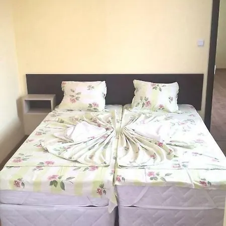 Nadya Guest house *